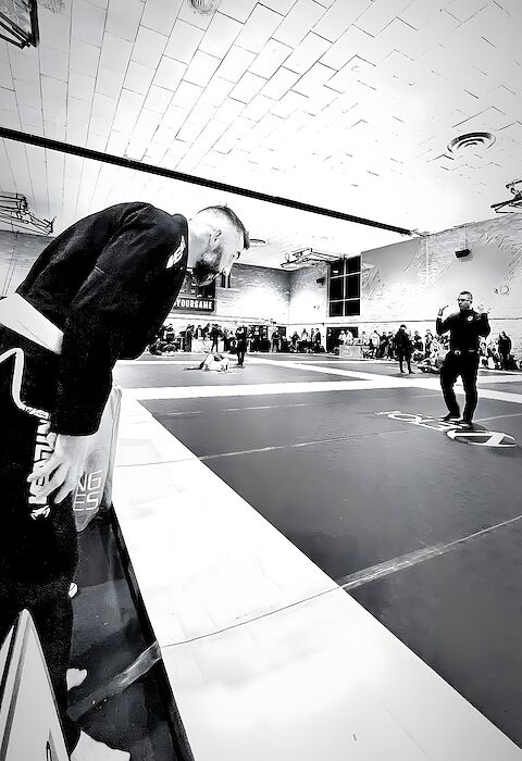 A Rumble competitor bowing onto the mat before his match.